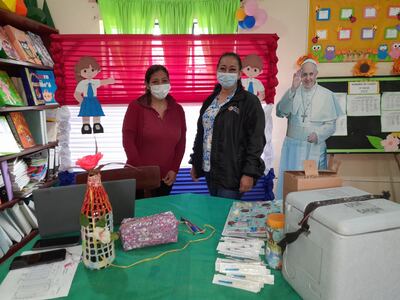 El equipo de profesionales de la Unidad de Salud II se encarga de aplicar las vacunas en la escuela Dr. Peña de Cabañas.