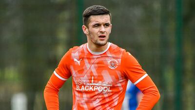 Jake Daniels, 17 años, futbolista del Blackpool, de la segunda división de Inglaterra.