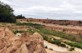 El megavertedero de basuras construido sin licencia ambiental en la cuenca del lago Ypoá.