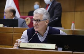Enrique Bacchetta (ANR-oficialista), presidente de la comisión de Asuntos Constitucionales del Senado