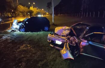 El estado en que quedaron los vehículos evidencia el fuerte impacto en el choque frontal. Riveros se desplazaba en el de color negro.