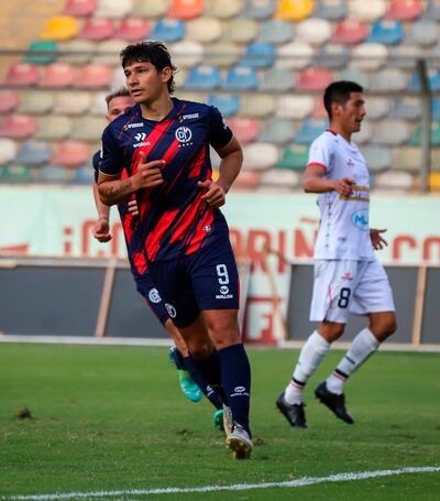 Roberto Búfalo Ovelar celebra su gol para el Deportivo Municipal ante Universidad San Martín.