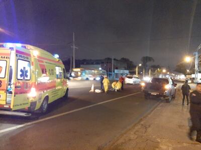 Una camioneta con inscripción del Ministerio de Desarrollo Social protagonizó un accidente de tránsito en el km 17,5 de la Ruta PY02, a la altura de Capiatá.