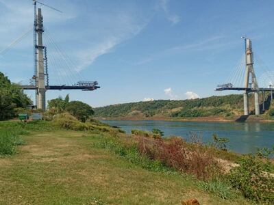 La calzada del futuro Puente de la Integración alcanzó 190 metros en vano libre y faltan 280 metros para unir ambas márgenes.