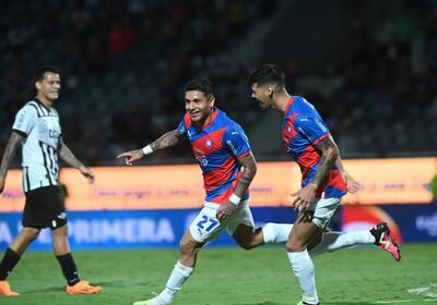 El festejo de los goleadores del Ciclón, Antonio Galeano y Robert Morales