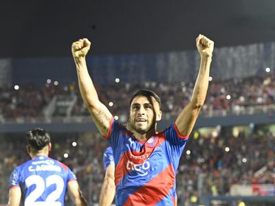 Festejo del primer gol de Cerro Porteño ante Fortaleza, por obra de Federico Carrizo.