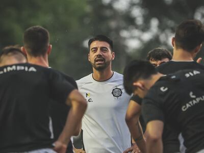 Julio César Cáceres vivirá su primer superclásico como entrenador el domingo.