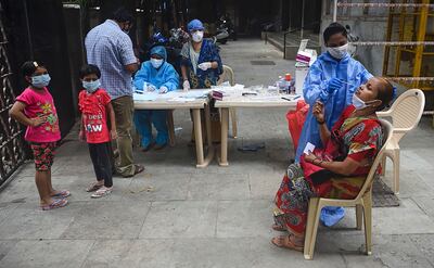 India,  con una población de 1.350 millones, registró  al menos 100.000 muertes, mientras se multiplican los testeos.