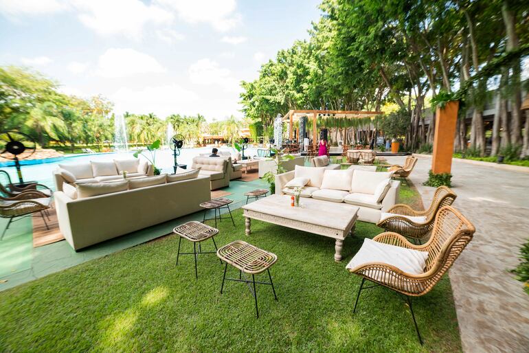 Los mobiliarios son de Bella Aurora y Gala.