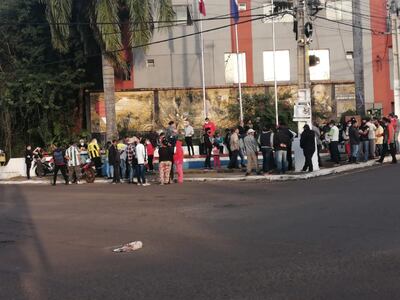 Los manifestantes en Presidente Franco piden la nulidad de las internas municipales.