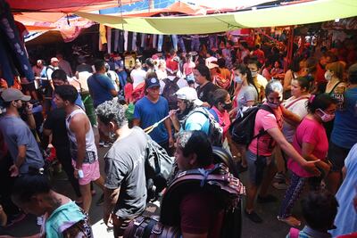 Intenso movimiento en el Mercado 4 en los días previos a la Navidad.