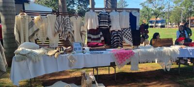 Las prendas artesanales hechas de lana que serán exhibidos en el festival Ovehca Rague Música y Artesanía.