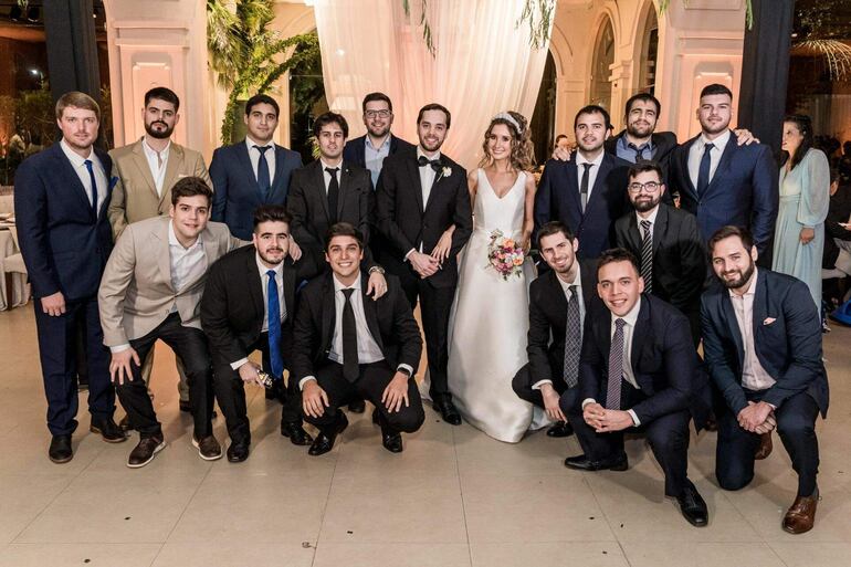 Los amigos del novio.