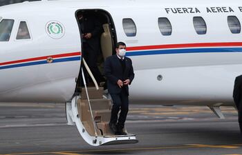 El vicepresidente de Paraguay, Hugo Velázquez, llegando a Ecuador durante un viaje de junio pasado.