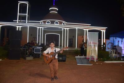 Alex David Pereira, conocido como Yambay-í es un asiduo artista de los peña folclórica de San Juan Nepomuceno.
