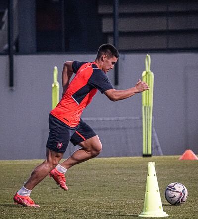 Fernando Romero, en el entrenamiento desplegado ayer por el plantel de Cerro Porteño.