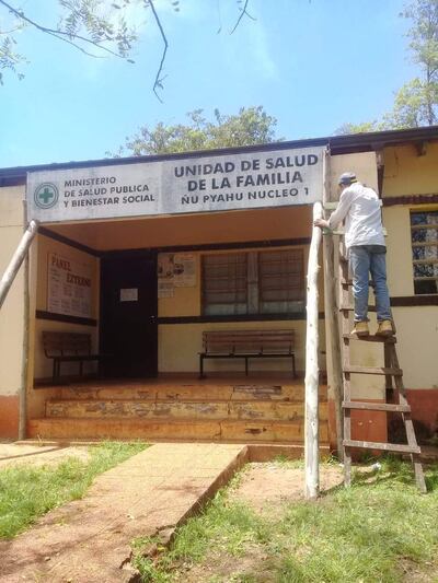Los pobladores de Ñu Pyahu tuvieron que apuntalar el local de la USF del Ministerio de Salud.