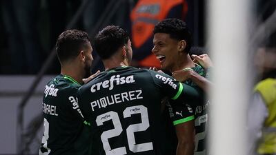 Los jugadores del Palmeiras festejan uno de los goles contra Fortaleza por la ida de los octavos de final de la Copa de Brasil en el Allianz Parque, en Sao Paulo.