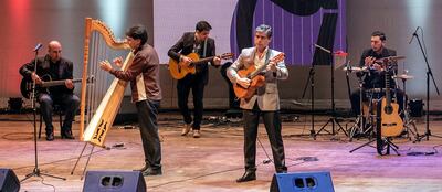 El arpista Martín Portillo y su grupo durante una de las galas de años anteriores, aquí junto al requintista Panchi Duarte.