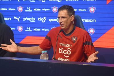Facundo Sava durante la presentación como técnico de Cerro Porteño.