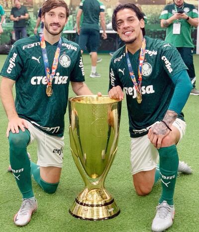 Gustavo Raúl Gómez (der., 27 años), campeón del torneo estadual Paulista con el Palmeiras.