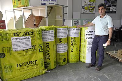 El Ing. Armando Castillo F. resaltó las bondades de la lana de vidrio mineral y de poliéster.