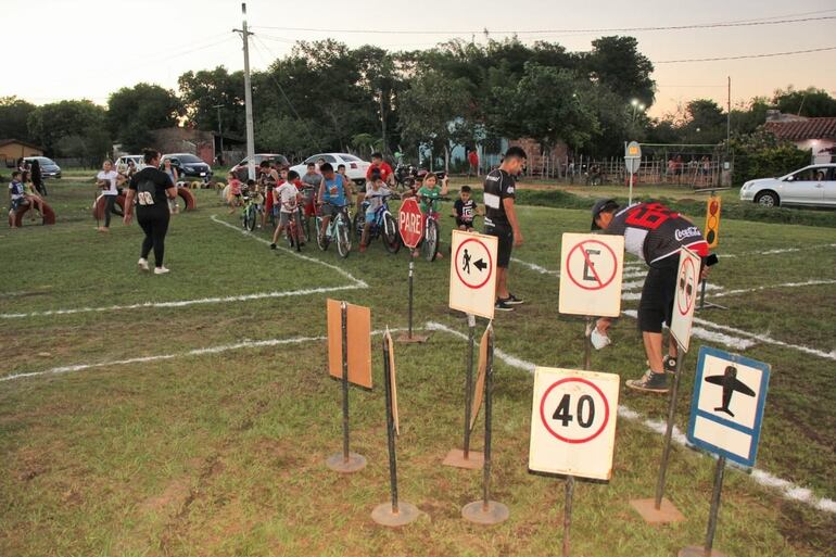 Escolares aprenden sus derechos y obligaciones en educación vial