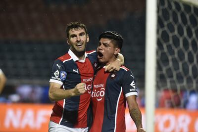 Cerro Porteño venció a Sportivo Luqueño con gol de Mauro Boselli (i) y lleva seis puntos de seis posibles.