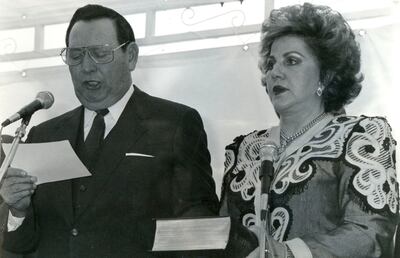En la mañana del 3 de febrero de 1989, Nelly Reig de Rodríguez asume como Primera Dama de la era democrática del país.