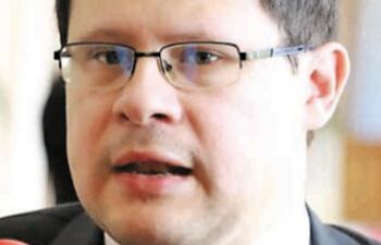 Óscar Orué, titular de Tributación, aseguró que la institución no detectó irregularidad alguna en el Lido Bar.