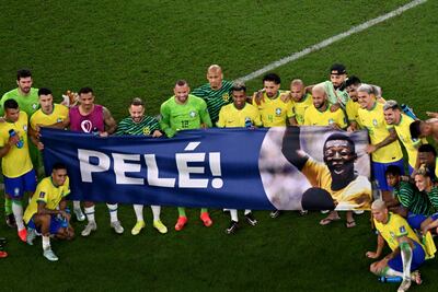Los jugadores de Brasil exhibieron una pancarta en homenaje a Pelé tras el partido que ganaron a Corea del Sur.