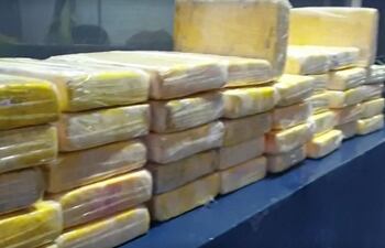 Las evidencias incautadas durante el procedimiento efectuado sobre la avenida BR-277.