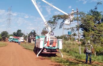 Funcionarios de ANDE desactivaron 120 conexiones irregulares.