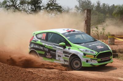 Pese a que se procedió al regadío del trazando, antes de las competencias del sábado y domingo, igual se genera polvo en algunos sectores del autódromo Rubén Dumot.