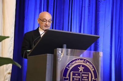 El gran canciller de la Universidad Católica, monseñor Francisco Pistilli, emitió un comunicado sobre el pedido de destitución de un docente denunciado por acoso sexual.