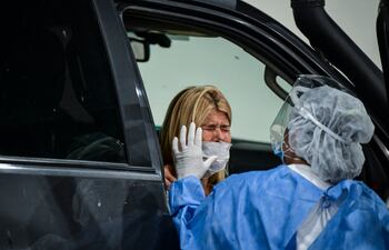 El Ministerio de Salud Pública y Bienestar Social (MSPBS), realiza los test de manera gratuita, previo agendamiento de turno llamando al 154, Call Center en distintos puntos de toma de muestras a nivel nacional.