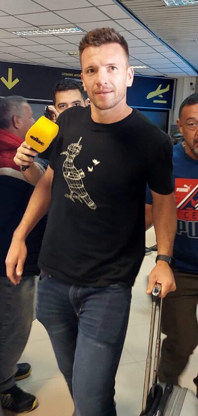 Momento en que Eduardo Brock arribó al país.