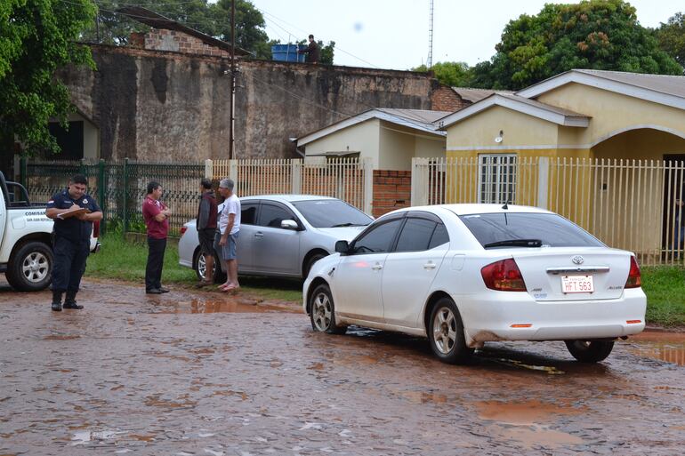 La posición en que quedó el vehículo que recibió entre 6 y 7 impactos de una metralleta.