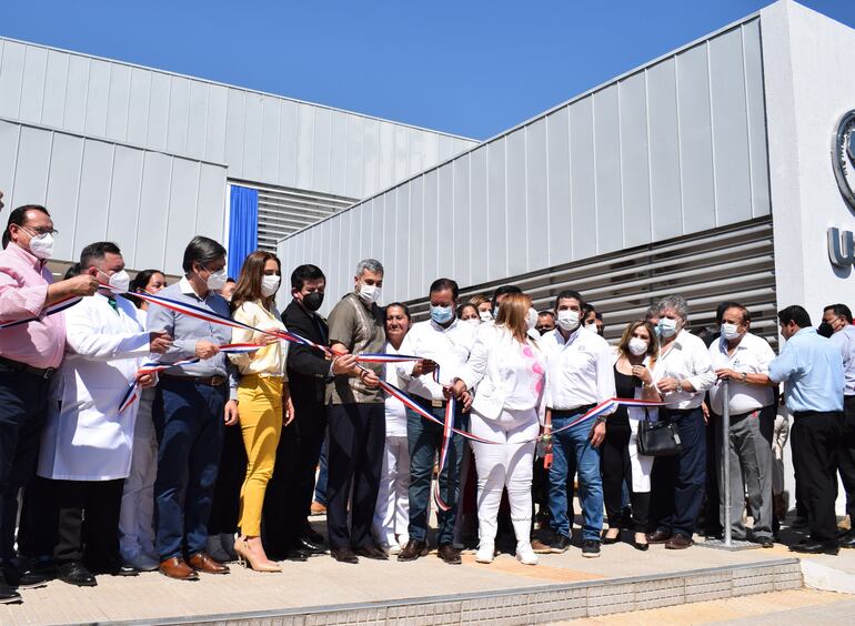 Autoridades nacionales, departamentales y locales participaron de la inauguración del Hospital de IPS-Paraguarí