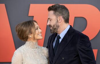 ¡Enamorados! La actriz y cantante estadounidense Jennifer López y el actor Ben Affleck asistieron al estreno de Air, en el Regency Village Theatre de Los Ángeles, California.