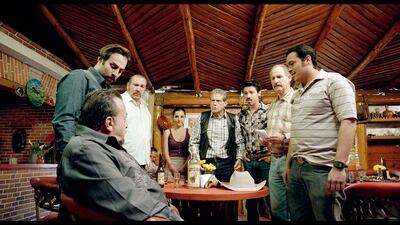 “Una última y nos vamos” presenta al público la travesía de un grupo de mariachis, que busca llegar al concurso nacional para el cual fueron seleccionados.