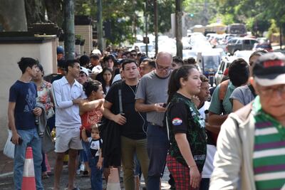 Los hinchas de Olimpia forman fula para adquirir las entradas del partido contra Nacional por la última fecha del torneo Clausura 2022 del fútbol paraguayo.