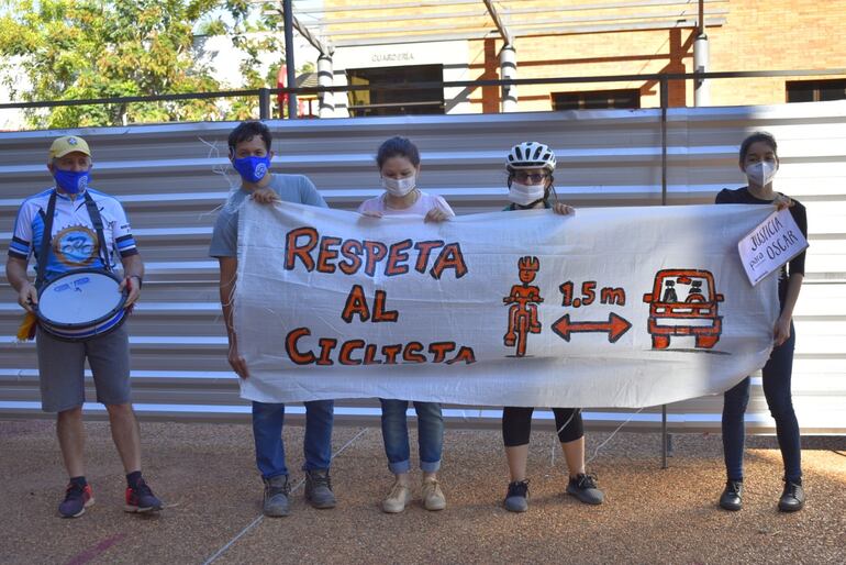 Los ciclistas exigen mayor respeto en las vías del país.