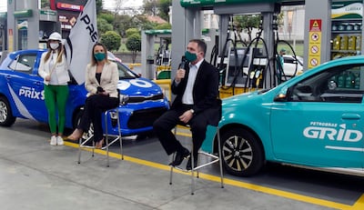 Ana Royg, gerente de Marketing y Comunicación, y Omar Huaquin, gerente general de Petrobras.