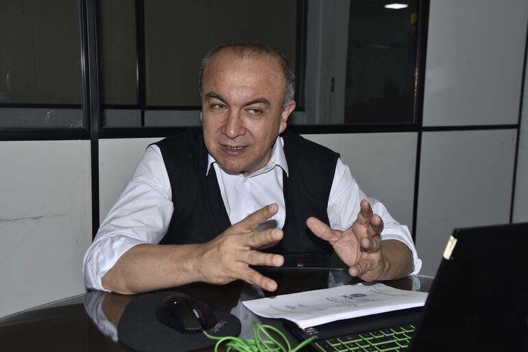 Robert Cano denunció que la mitad de la población recibe agua no potabilizada.