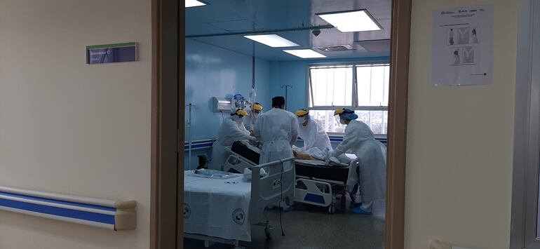 En los hospitales de atención a enfermos con COVID-19 comenzaron a liberarse levemente y de forma sostenida.
