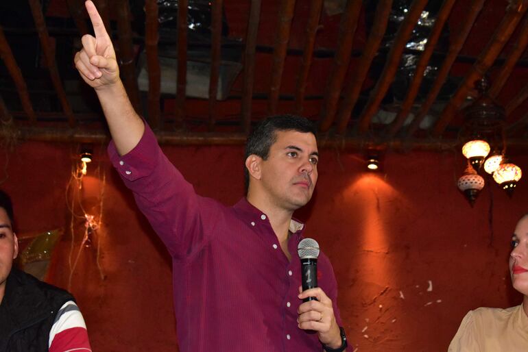 Santiago Peña precandidato a la presidencia por Honor Colorado.