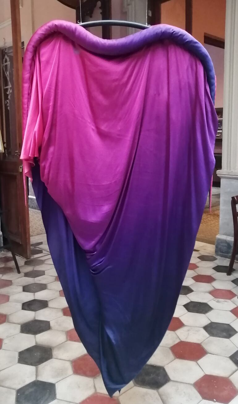 El violeta tiene un importante peso en la paleta de colores de Rasmussen.