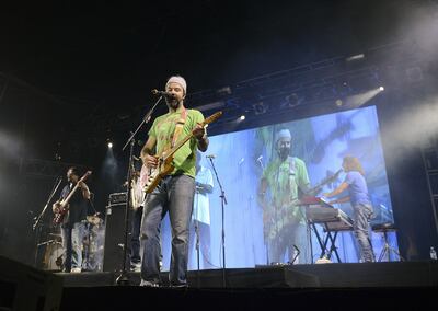 Pau Donés en el escenario del Casco Antiguo de Asunción, durante el concierto que marcó la apertura del ReciclArte.