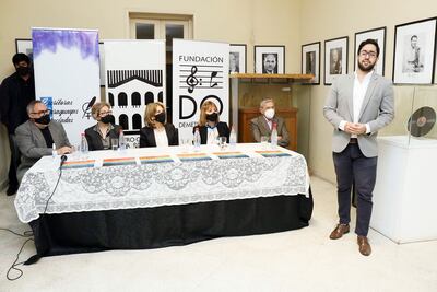 Osvaldo Codas, Ella Duarte, Margarita Morselli, Esperanza Ortiz y Feliciano Acosta, junto al tenor José Mongelós.